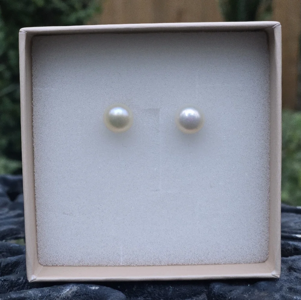 Elegant Freshwater Pearl 3/8 Inch Stud Earrings - Picture 1 of 2